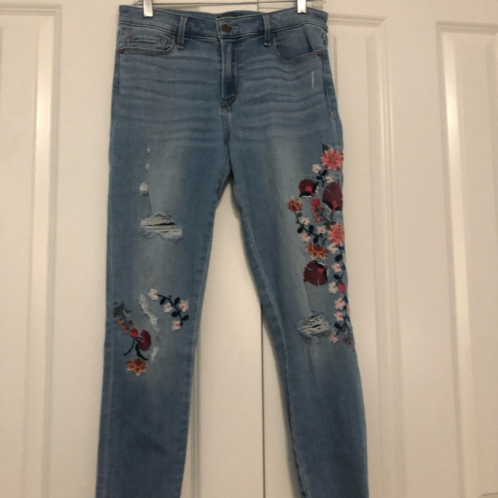 Abercrombie low-rise ankle jeansFlower embroidered
